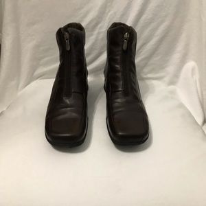Women’s Aquatalia Boot Pre-owned Size 9
